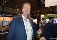 Stefan Bakker, Netafim. Netafim has something to celebrate; the unveiling of SAF-XN. It is the new water filter line equipped with all kinds of latest gadgets.  Stefan: "A reliable uniform watering is important to achieve good crop results. Feel free to call me for more clarification: 06 1323 7160."